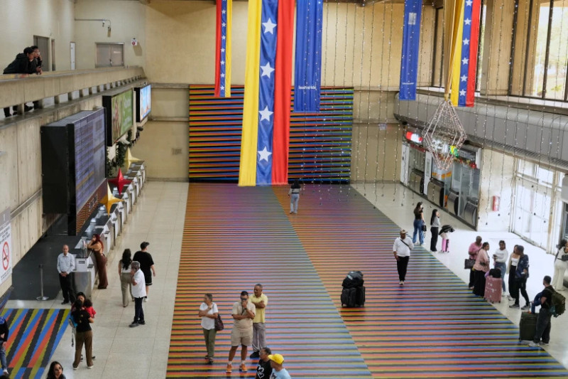  Venezuela revoca permisos a líneas aéreas que cancelaron sus vuelos