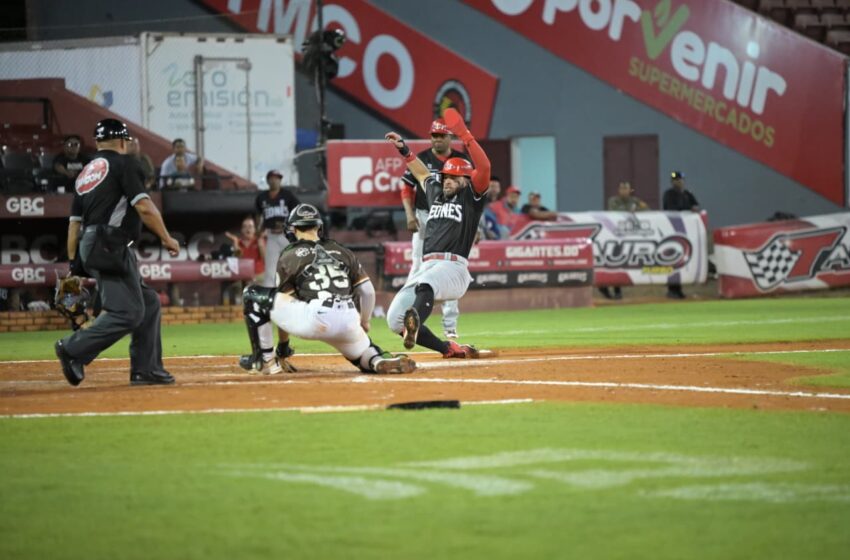  Leones vienen de atrás para vencer a Gigantes y afianzarse en cuarto lugar