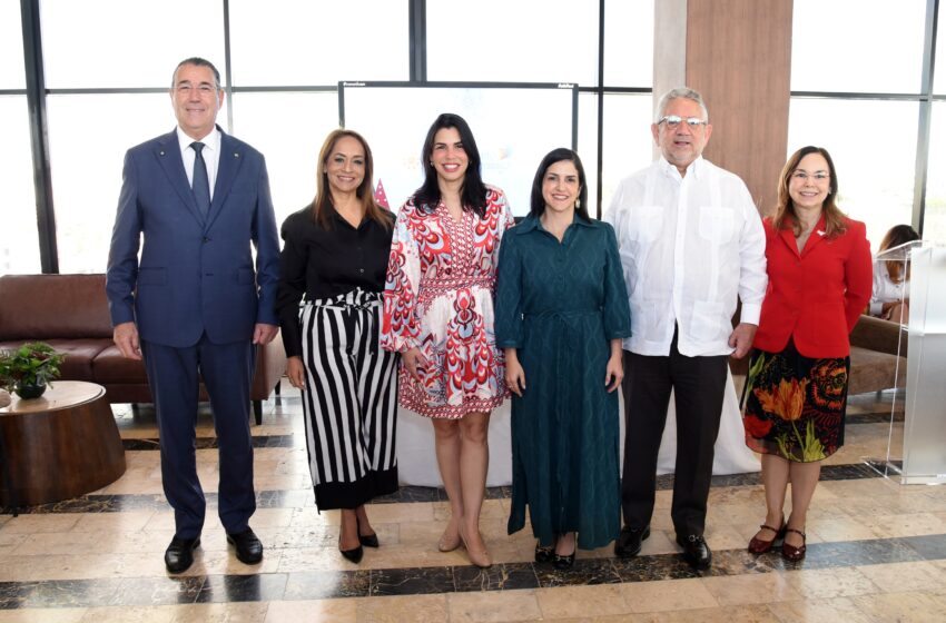  Clúster Turístico de Santo Domingo presenta avances del 2025 durante su tradicional desayuno navideño en el recién inaugurado Hotel Mauad