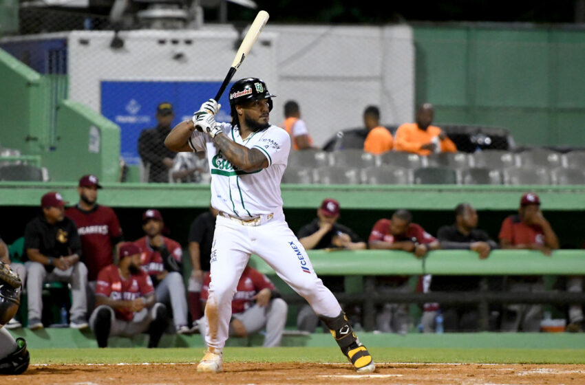  Eguy Rosario llega en cambio a los Leones desde las Estrellas