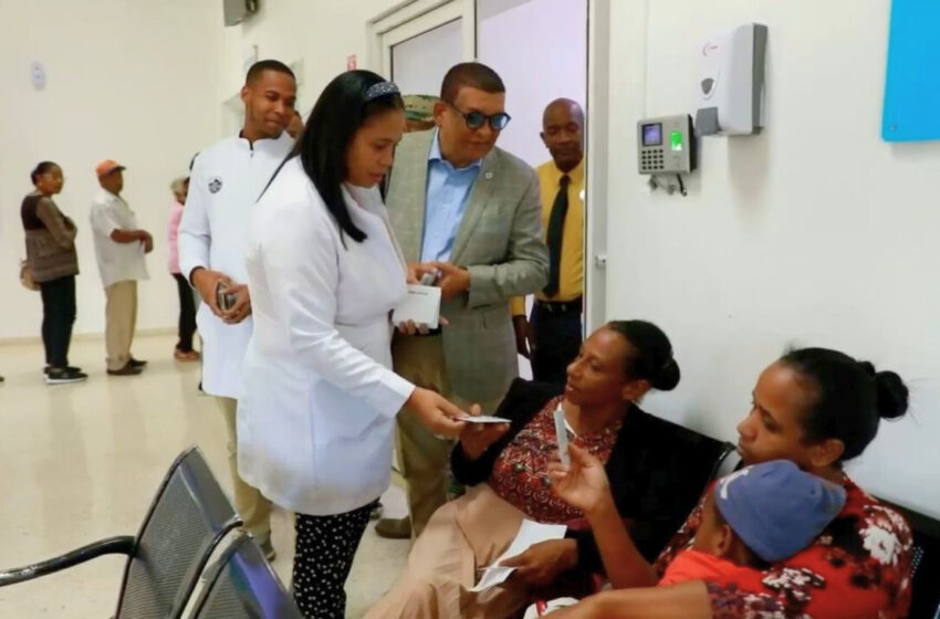  Gobierno entrega bono navideño a hospitales y otras instituciones de salud y discapacidad