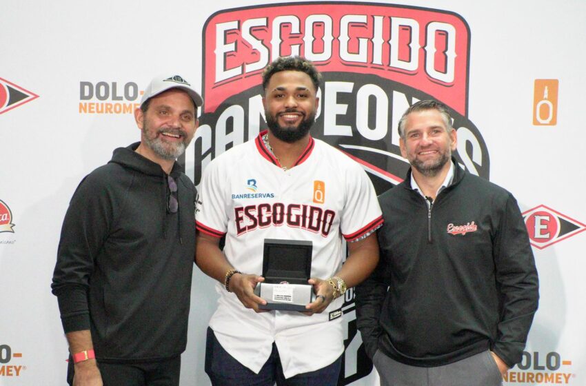  Escogido realiza ceremonia de entrega de anillos de campeones