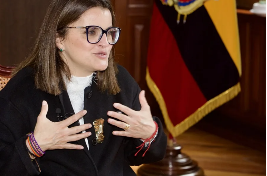  La vicepresidenta de Ecuador cuestiona que el reclutamiento de menores no sea delito en el país