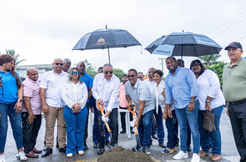  Ministro Bautista y alcalde Roely Thomas dejan iniciada construcción de distribuidor de tránsito de Puerto Plata-Espaillat