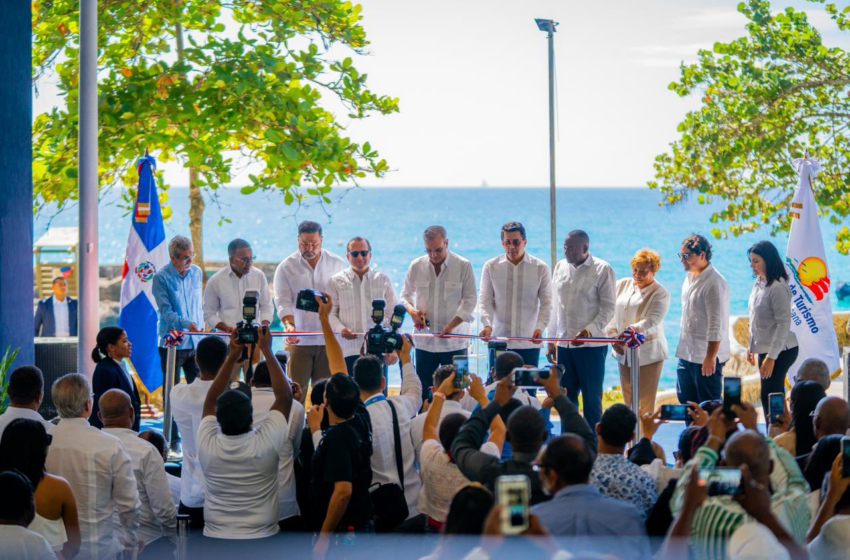  Presidente Abinader y ministro Collado inauguran remodelado Parque Submarino La Caleta