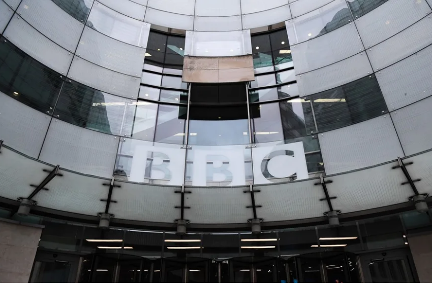  Trump demanda a la BBC por difamación y pide hasta 5.000 millones de dólares
