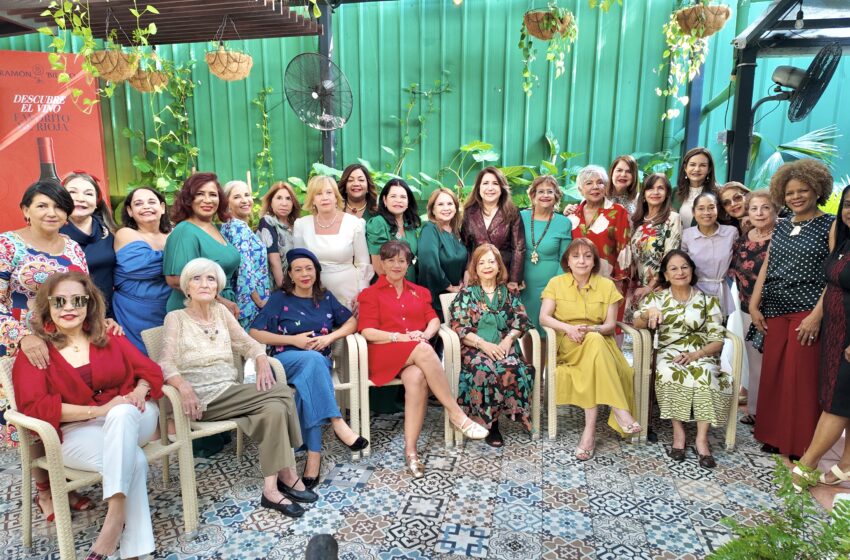  El Café Literario y el Club de Lectura Verónica Sención, celebran Almuerzo de Confraternidad
