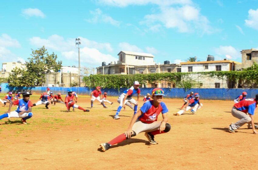  DCNB impacta a más de 2,000 niños con entrenamientos y charlas didácticas