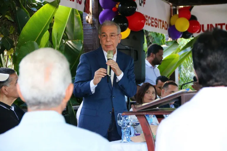  Danilo Medina: “A mí el dinero me rendía porque yo no boté dinero”