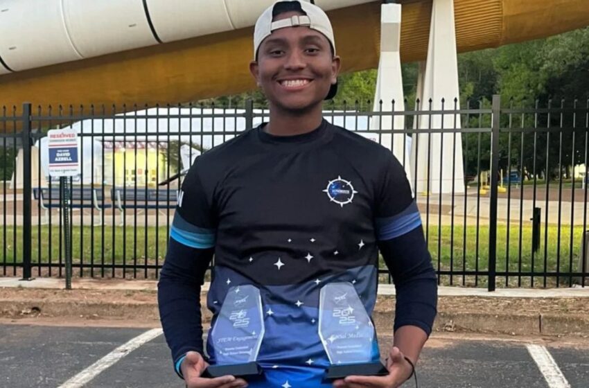  Joven de Santo Domingo Este Vuela Como Ganador del NASA Space Apps Challenge Santiago