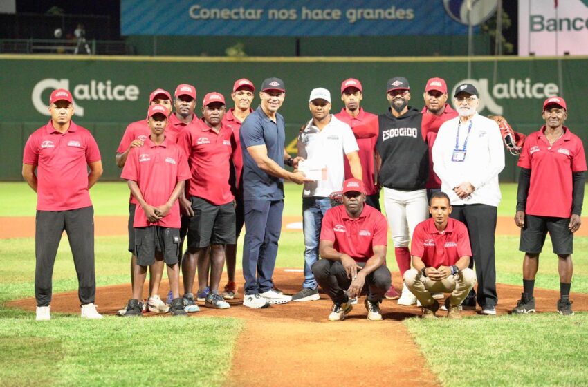  Escogido reconoce a personal de mantenimiento de terreno del Quisqueya