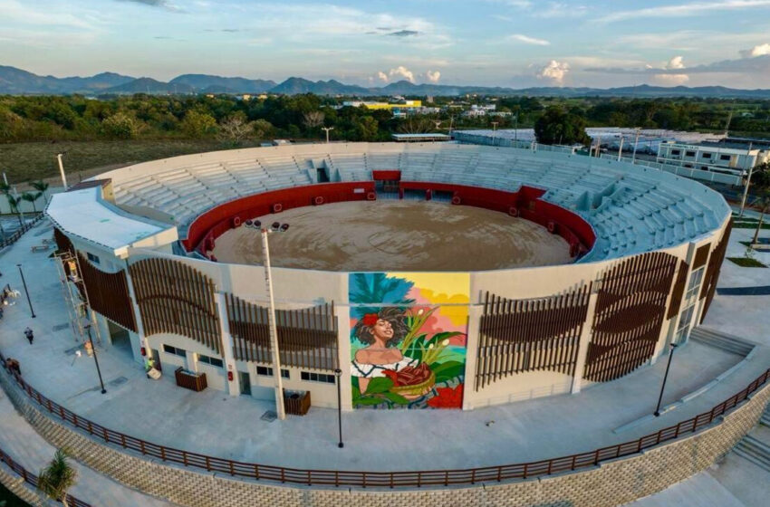 Presidente Abinader deja inaugurada la Plaza Multiuso Seibana para impulsar el turismo, la cultura y el desarrollo productivo de El Seibo