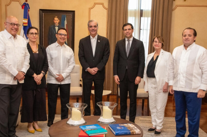  Presidente Abinader recibe a Michel Camilo y autoridades del Berklee College of Music