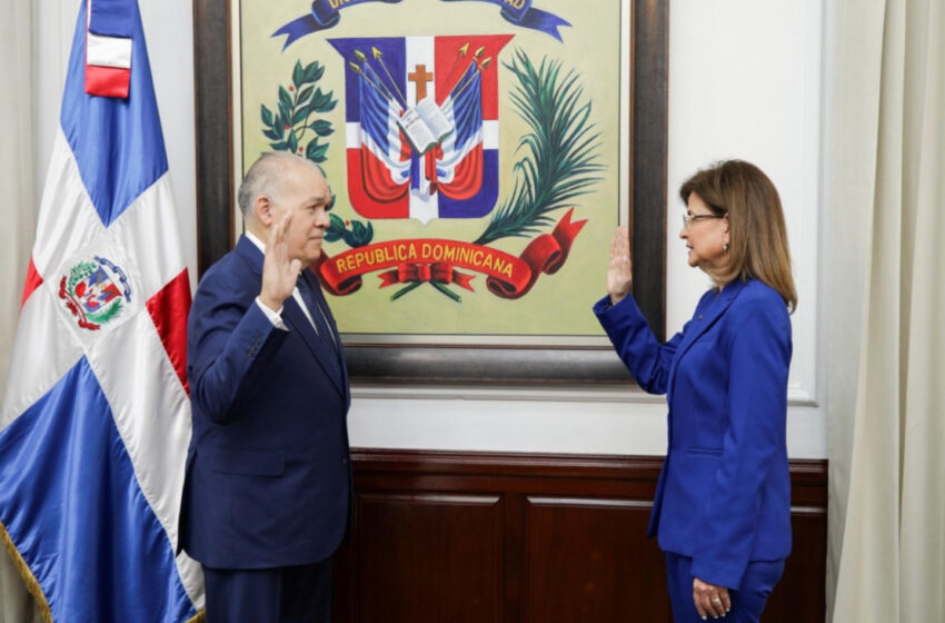  Vicepresidenta Raquel Peña juramenta a Pedro Urrutia como nuevo director de la DGII