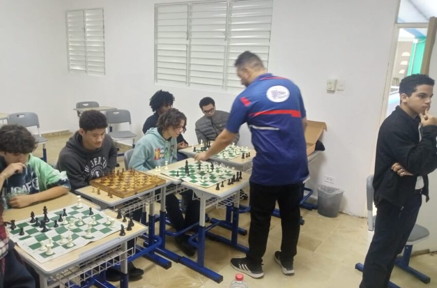  Ajedrez e Inefi imparten taller en el Colegio San Martin de Porres
