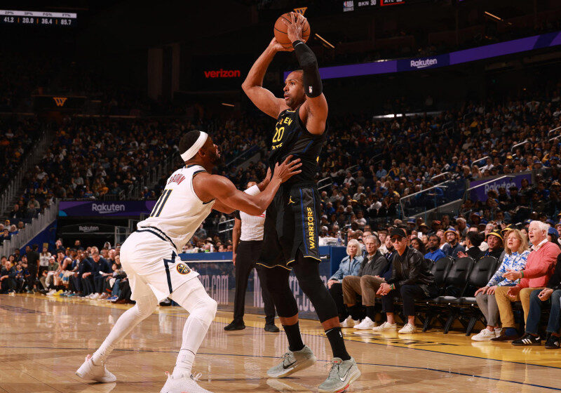  Al Horford encesta 22 puntos con seis y triples y Golden State derrota a Denver