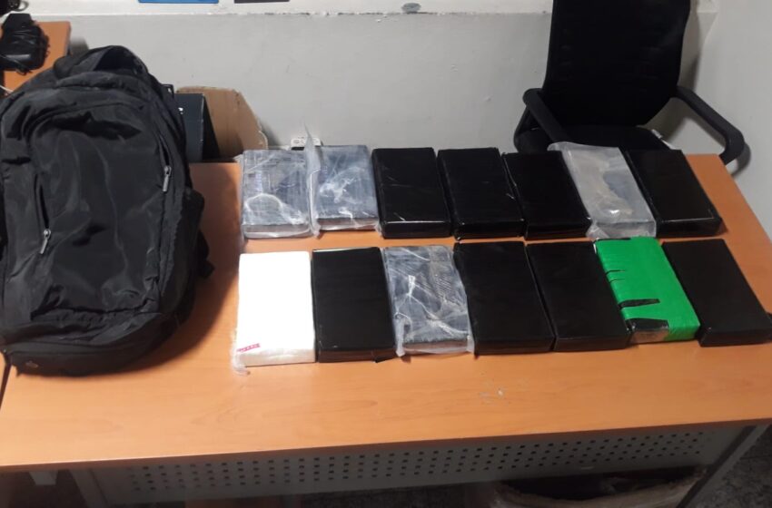  Atrapan mujer que pretendía salir del país por el AILA