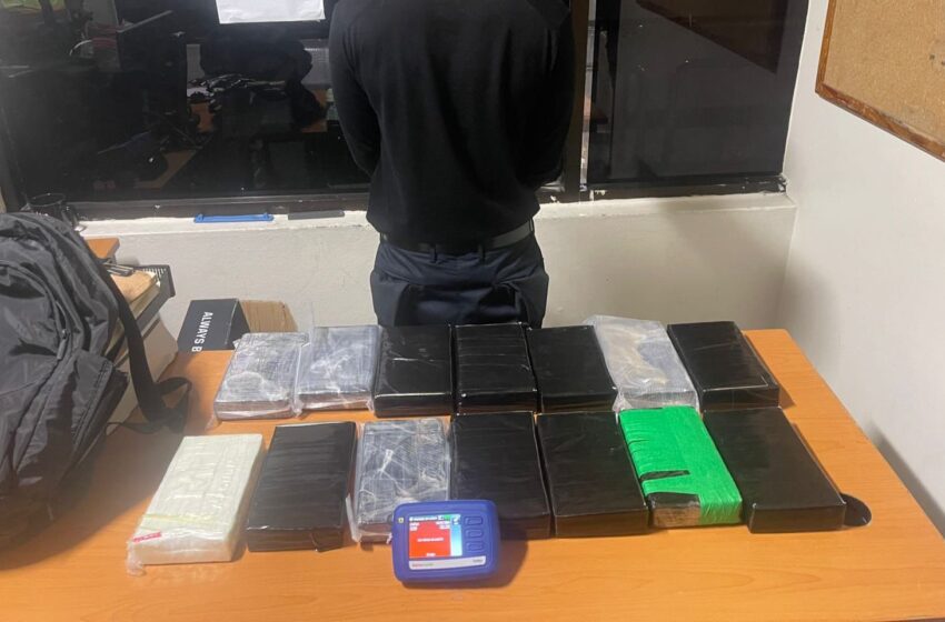  DNCD detiene croata de 21 años con 14 paquetes presumiblemente cocaína