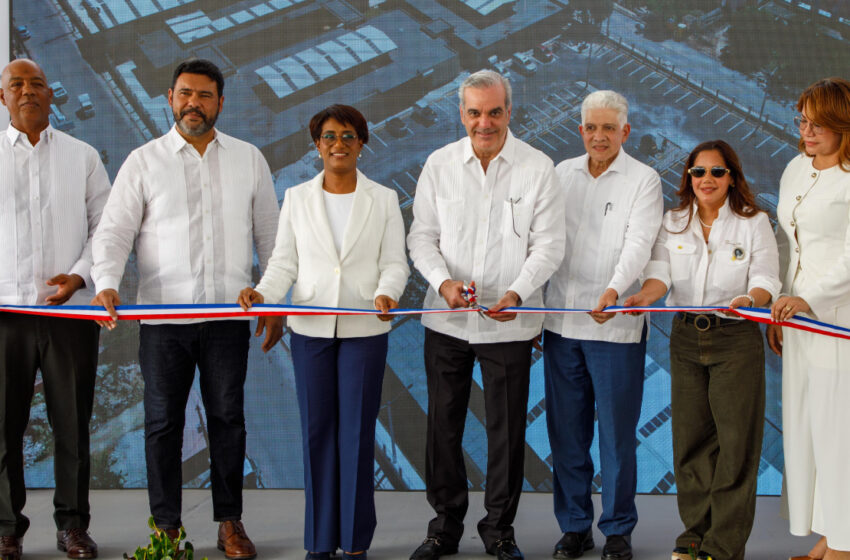  El presidente Abinader inaugura moderno mercado municipal en Higüey