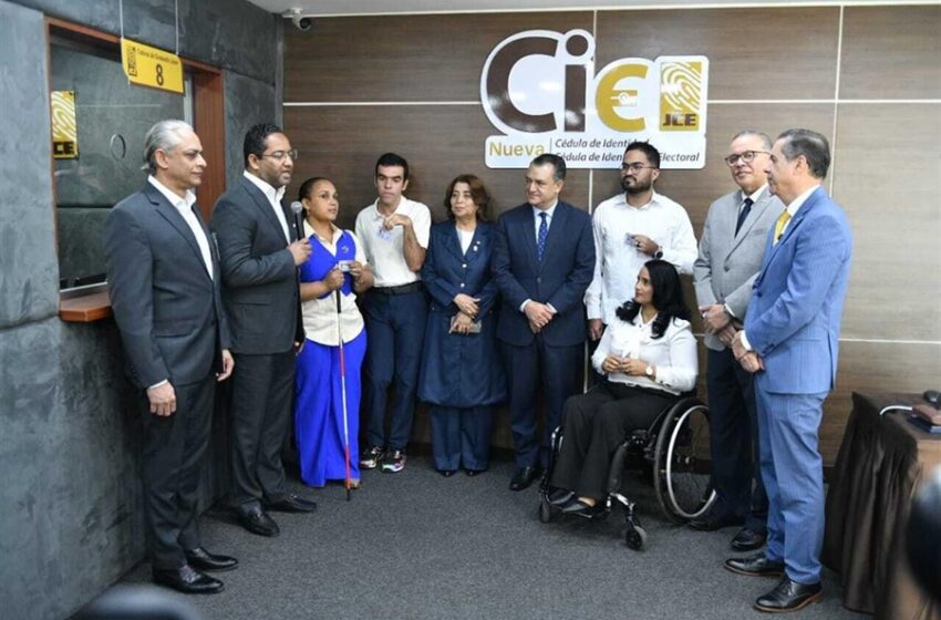  JCE entrega nueva cédula a personas con discapacidad y a miembros del Salón de la Fama de Cooperstown