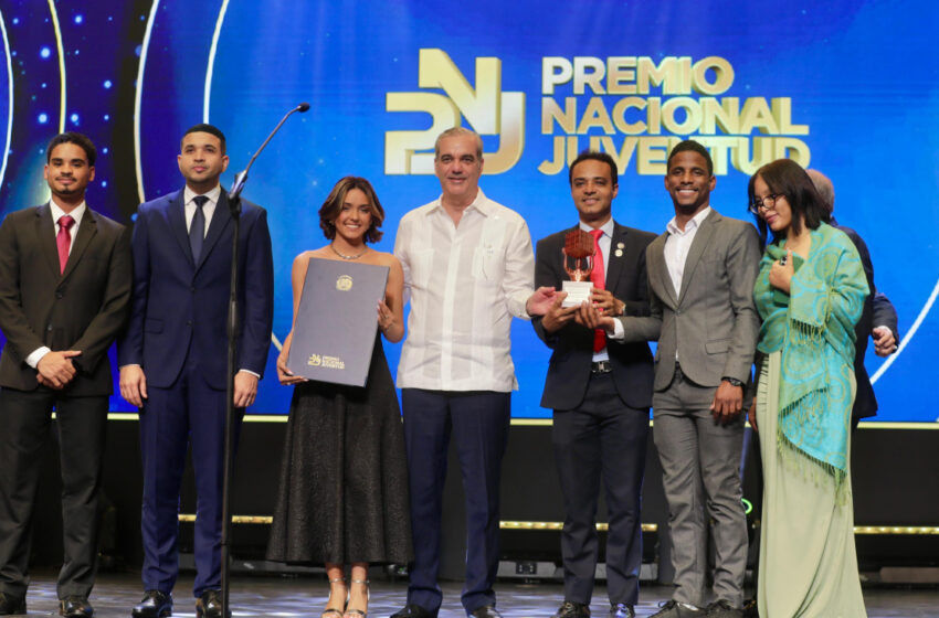  Jóvenes que inspiran: Presidente Abinader premia al Grupo Apolo 27 del Intec, referente de innovación, talento y futuro STEAM