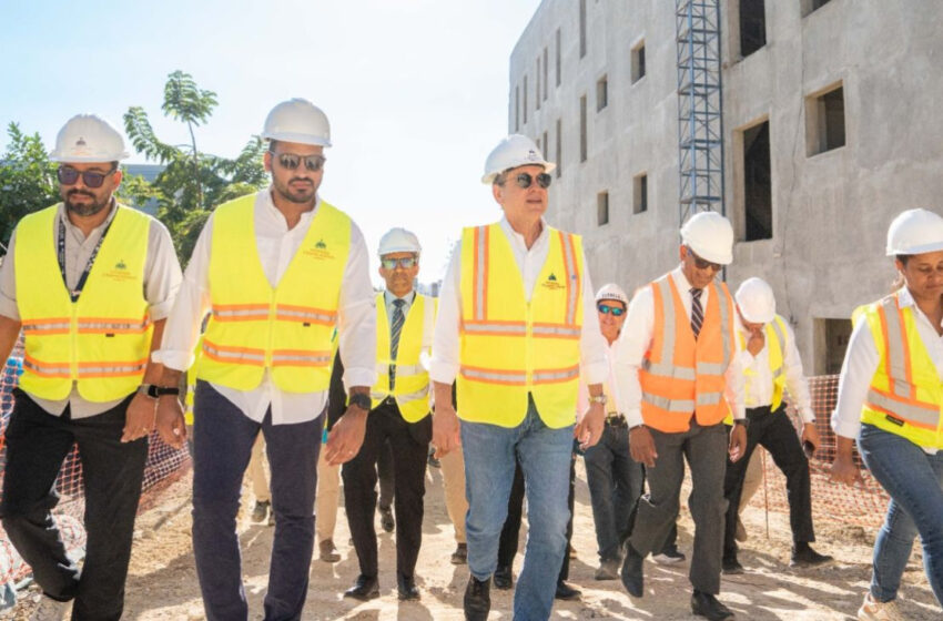  Ministro Ito Bisonó supervisa construcción de Ciudad Judicial de SDO