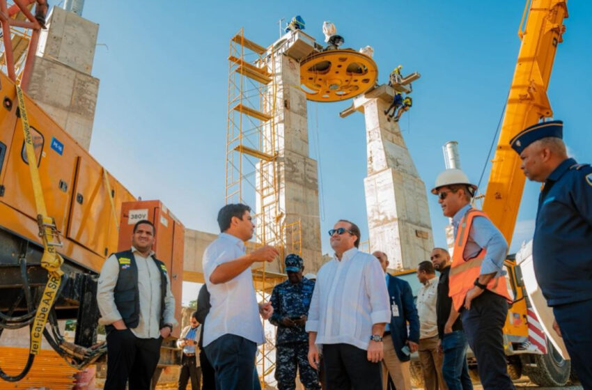  Ministro Paliza supervisa avances de Línea 3 del Teleférico SD