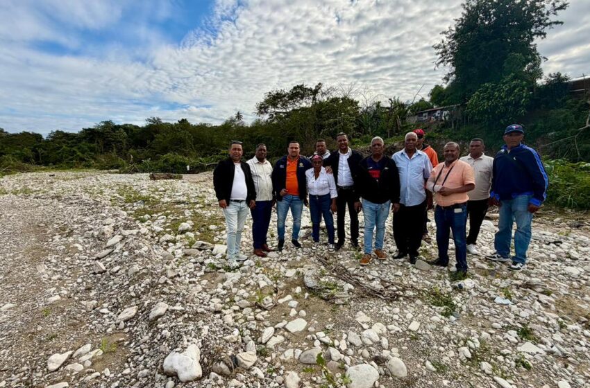  Alcalde y comunidades piden a Abinader intervenir ante carretera en construcción dentro del cauce de un río en San Cristóbal