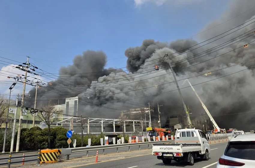  Al menos 11 muertos y 3 desaparecidos tras incendiarse una planta automotriz surcoreana