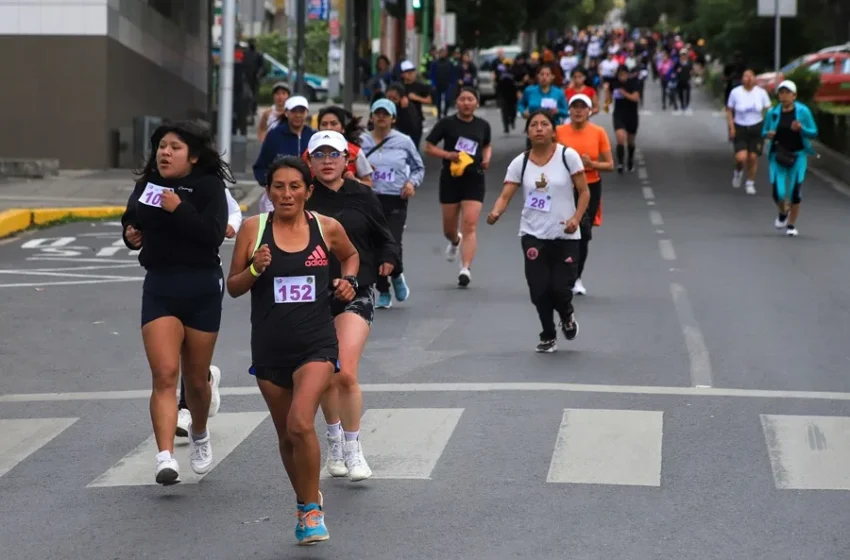  Bolivianas conmemoran el Día Internacional de la Mujer con una carrera contra la violencia
