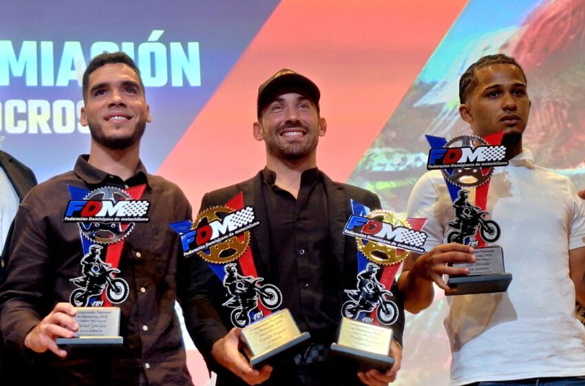  FDM premia mejores pilotos, exalta dos al Salón de la Fama