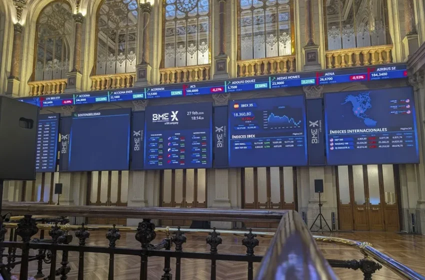  La Bolsa española cae el 2,26 % a mediodía, mientras el crudo sigue disparado por Irán