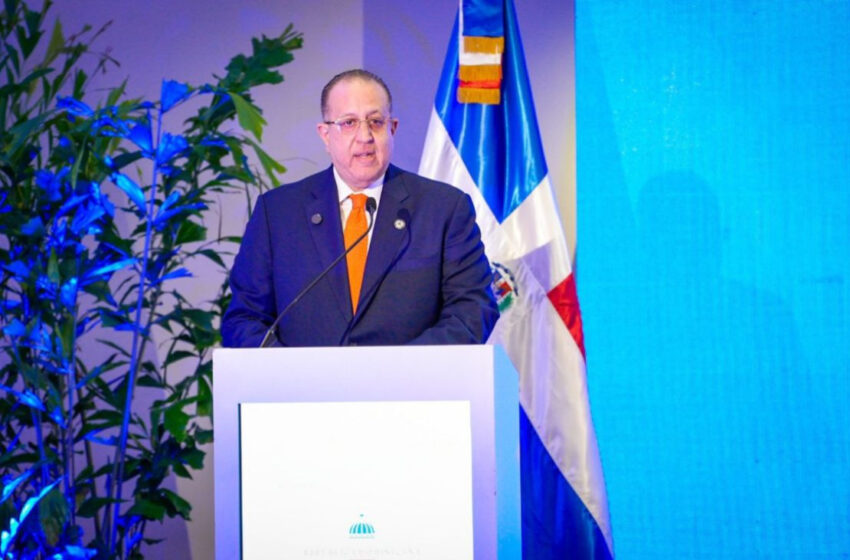  Ministro Magín Díaz asegura que el Gobierno prioriza medidas para mitigar impacto en el país por la crisis en Irán