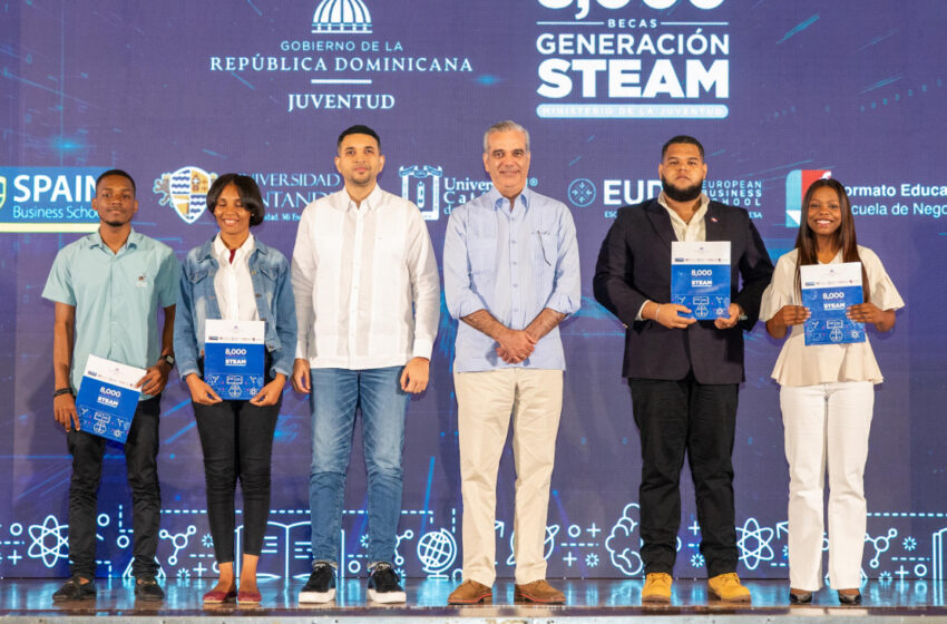  Presidente Abinader entrega 8,000 becas del programa Generación STEAM para fortalecer la formación de jóvenes dominicanos