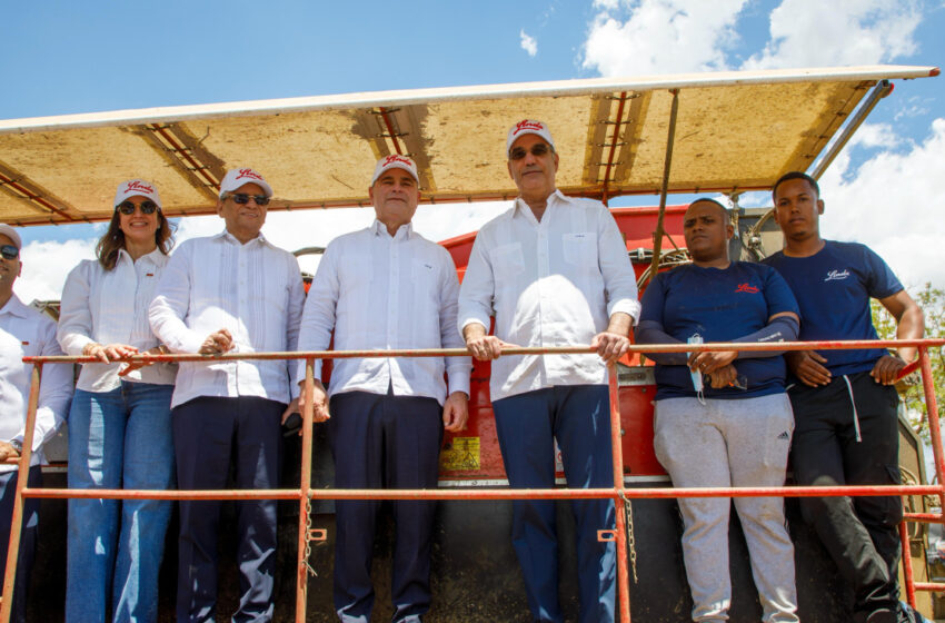  Presidente Abinader visita finca de Productos Linda y destaca la mecanización como clave del presente y futuro de la agricultura dominicana
