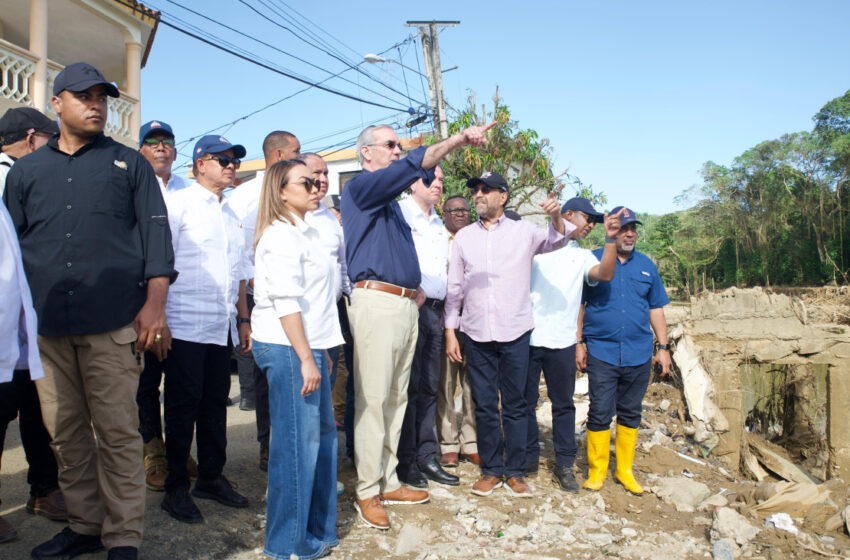  Presidente Abinader visita zonas impactadas por inundaciones en Gaspar Hernández; ordena intervención integral y compensaciones para afectados