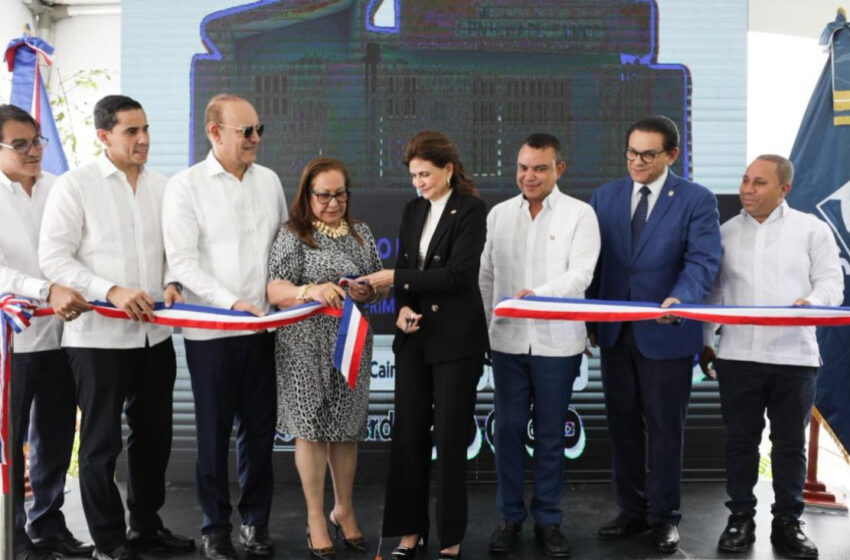  Vicepresidenta Raquel Peña entrega dos centros de salud en Santiago y La Vega; deja iniciados los trabajos del hospital de Pantoja