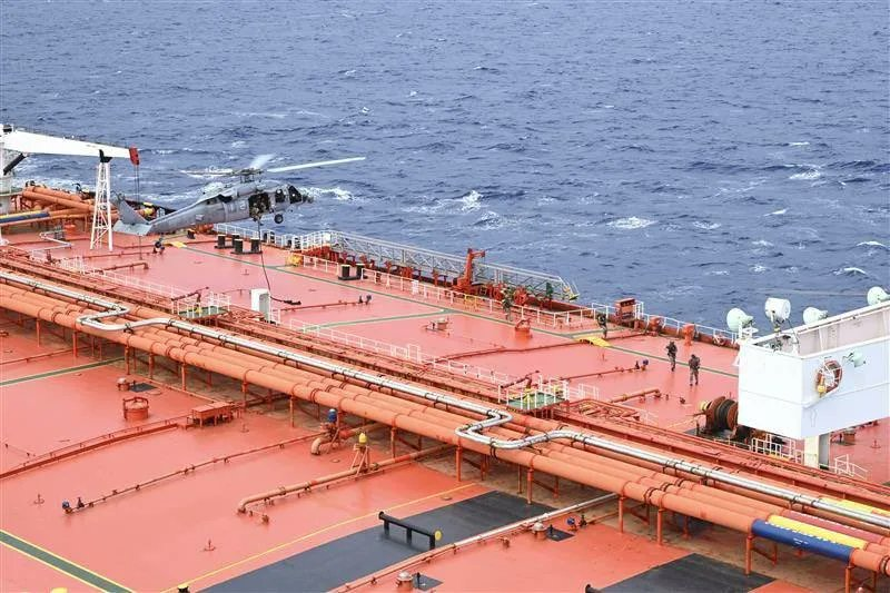  Estados Unidos intercepta y aborda un buque cisterna con crudo iraní en el Índico