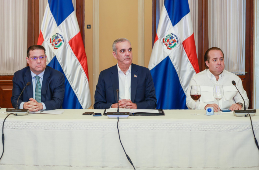  Sector productivo y empresarios se comprometen con presidente Abinader garantizar abastecimiento y enfrentar impacto de la crisis internacional