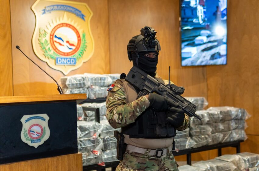  Autoridades intervienen alijo de 375 paquetes de presunta cocaína y arrestan dos hombres