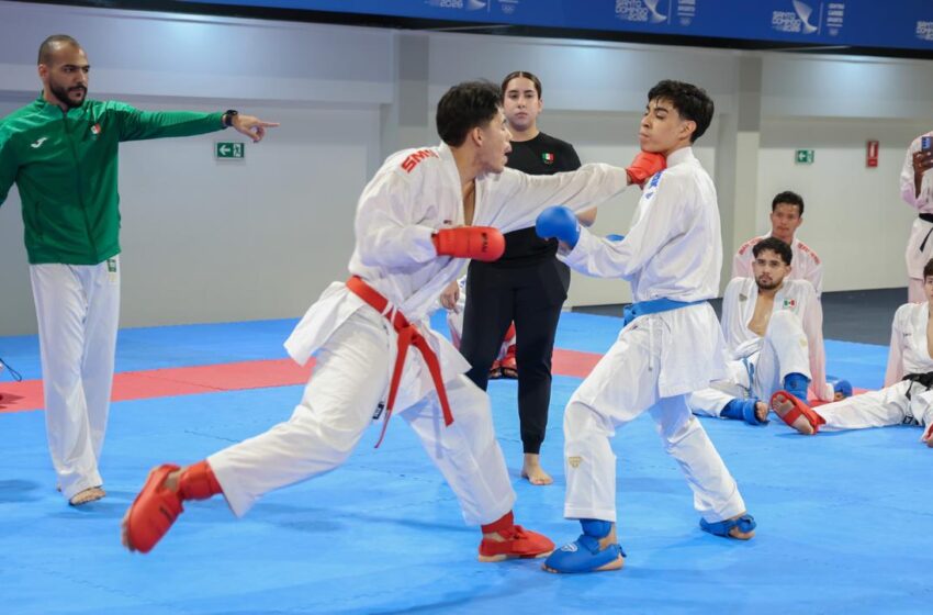  Equipo Karate presenta credenciales en base entrenamientos