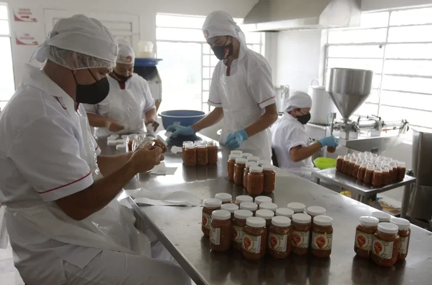  La tasa de desempleo en Colombia descendió al 8,8 % en marzo