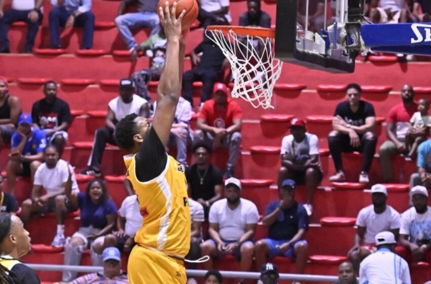  Los Metros debutan con holgada victoria ante los Titanes