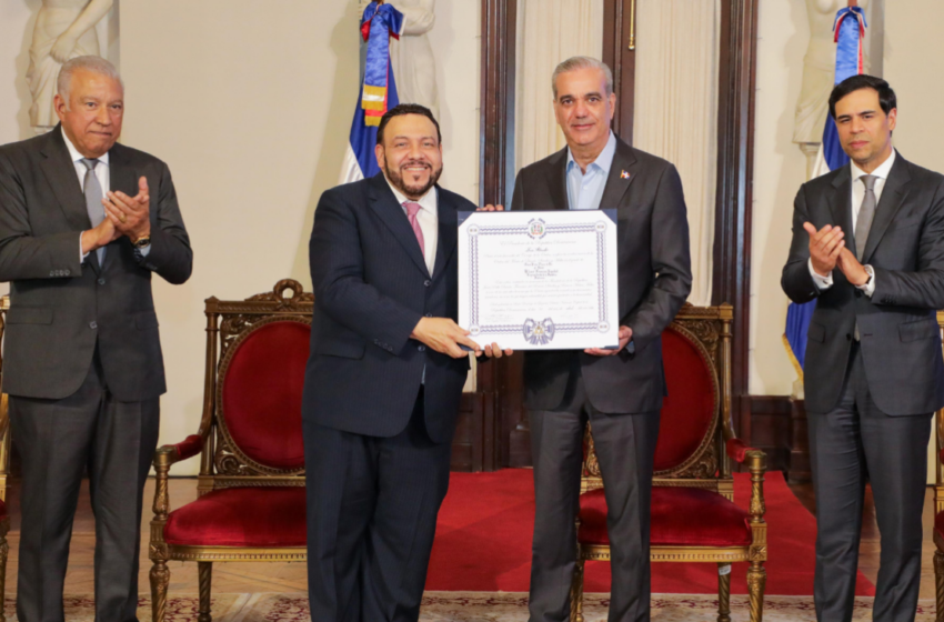  Presidente Abinader condecora de manera póstuma al expresidente Ulises Francisco Espaillat