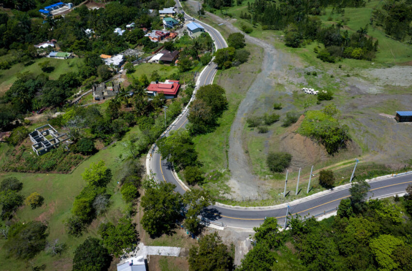  Presidente Abinader inaugura carretera Cruce de Pedregal–La Guázuma para impulsar desarrollo en La Sierra de Santiago