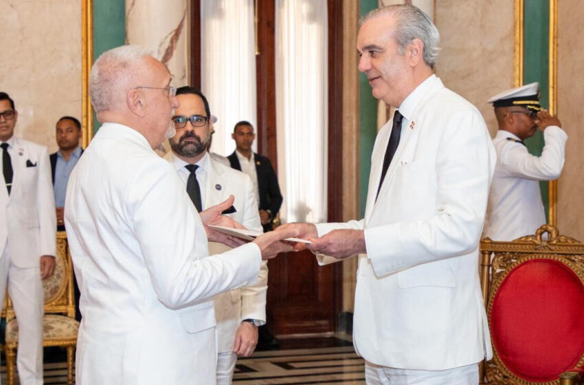  Presidente Abinader recibe cartas credenciales de seis nuevos embajadores acreditados ante el Gobierno dominicano