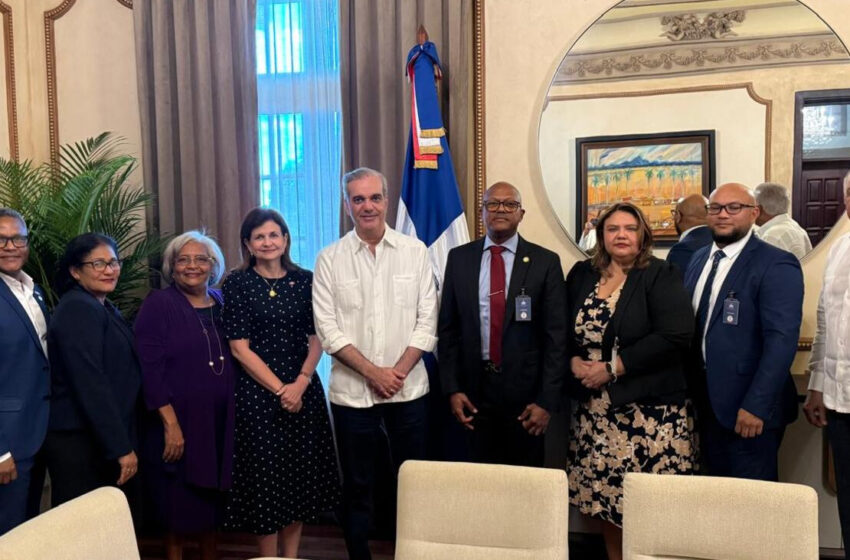  Presidente Luis Abinader se reúne con la directiva del Colegio Médico Dominicano (CMD)