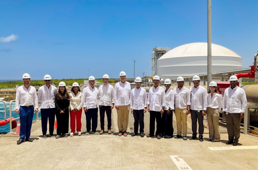  Subsecretario de Estado de EE.UU. visita AES Dominicana y conoce la mayor inversión energética estadounidense en el país