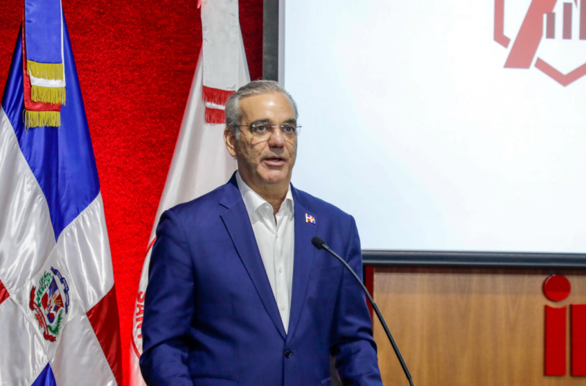  Presidente Luis Abinader aboga por un equilibrio entre eficiencia económica y justicia social durante encuentro en Intec