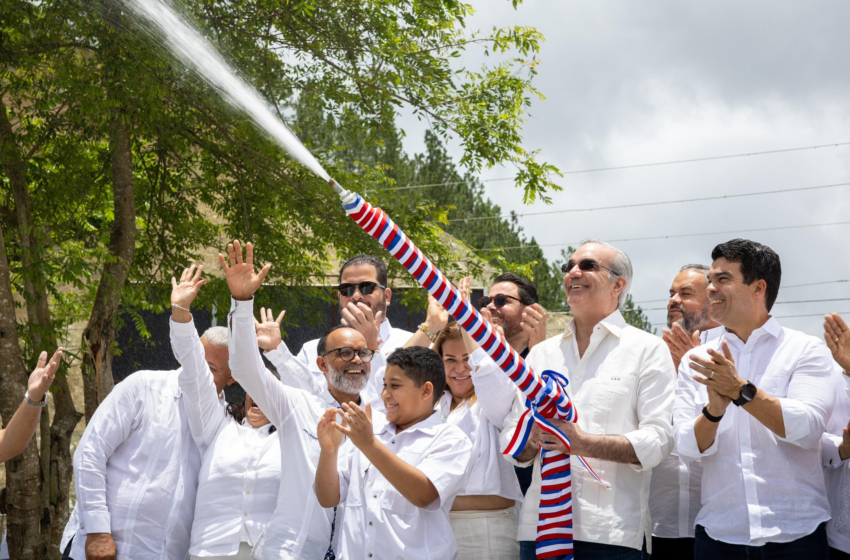  Presidente Abinader y Wellington Arnaud inauguran acueducto múltiple San José de Ocoa-Sabana Larga